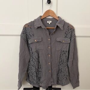 BKE Gray Lace Detail Button Down Top Size S